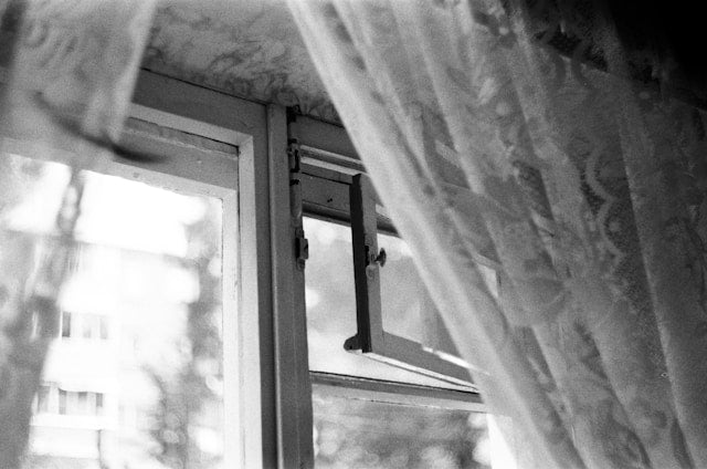White and Natural Linen Curtains: How to Build a Bright Neutral Window Treatment