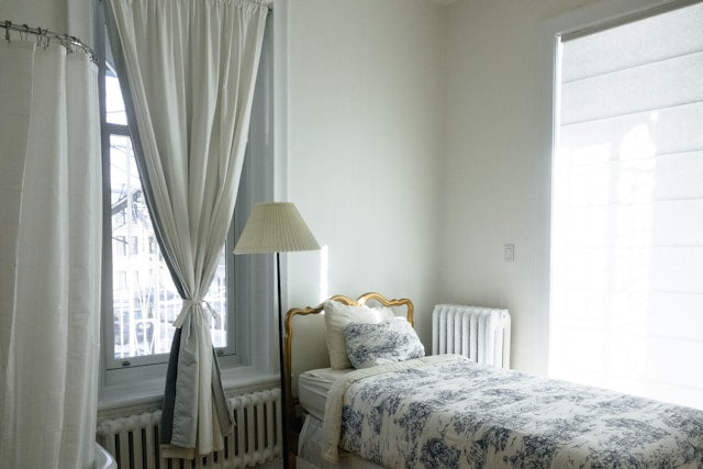 How to Choose Solid Blackout Curtain Colors for Bedrooms and Living Rooms