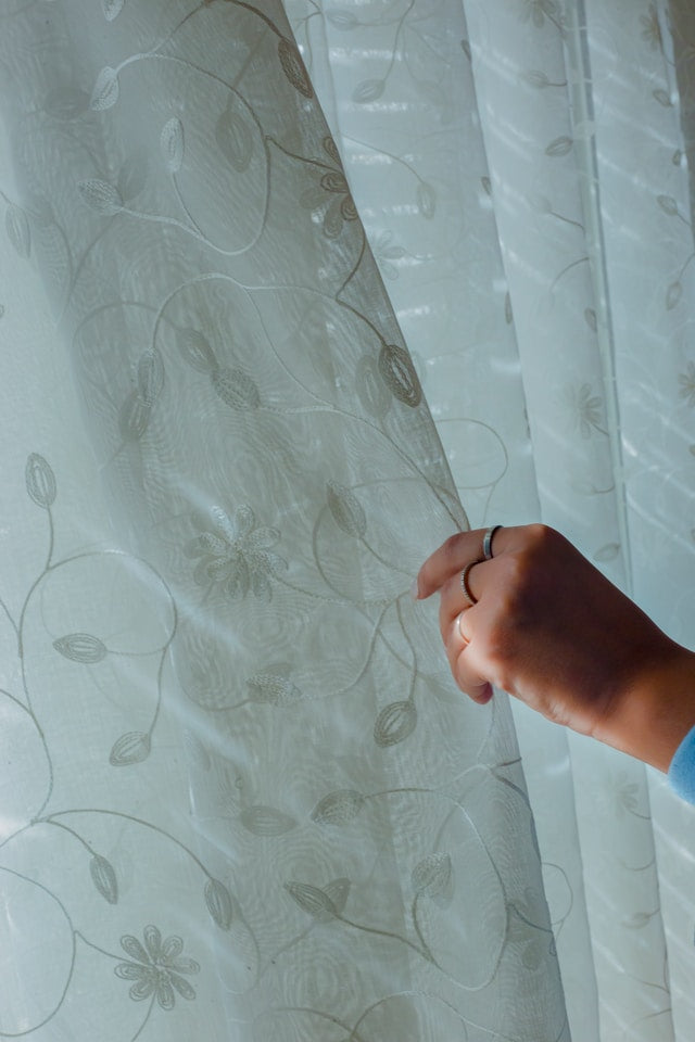 Curtain Color Guide: Coordinating Neutrals, Deep Shades, and Kids’ Room Colors