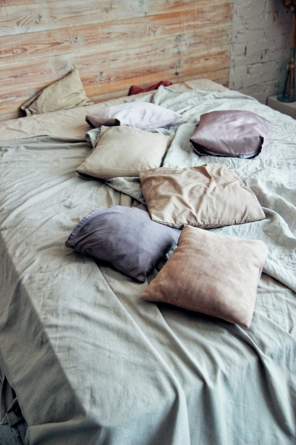 . How to Choose Bedding Colors That Work With Your Bedroom Decor