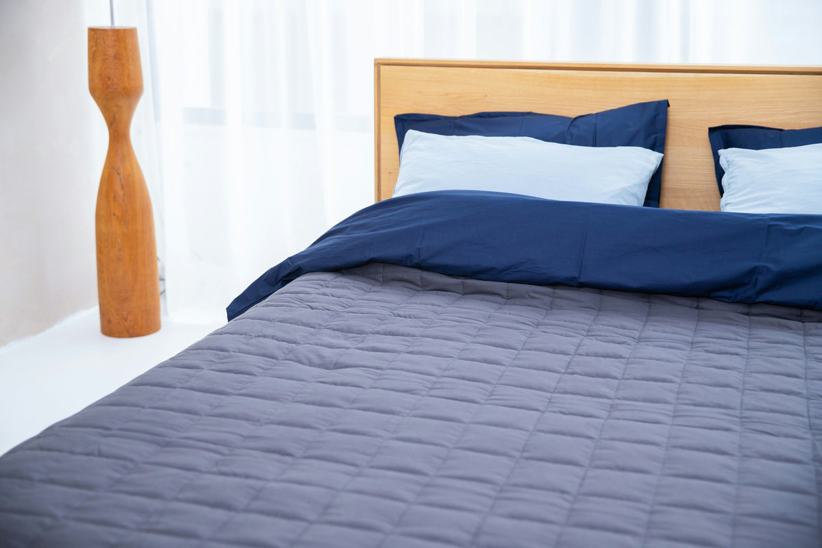 How to Choose a Lightweight Quilt for All-Season Bedding