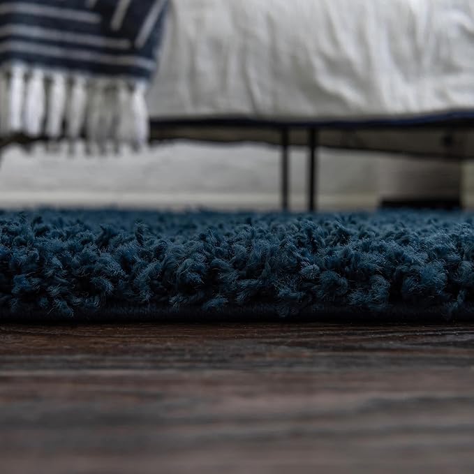 Unique Loom Solid Shag Collection Area Rug (5' 1" x 8' Oval, Sapphire Blue/ Navy Blue)
