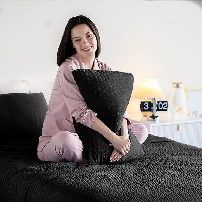 KASENTEX King XL Quilt Set 108"x98" – Soft Washed 3-Layer Lightweight Bedspread, Minimalist Nordic Design, All-Season Spring & Summer Quilt Set (1 Quilt + 2 Pillow Shams), Jet Black