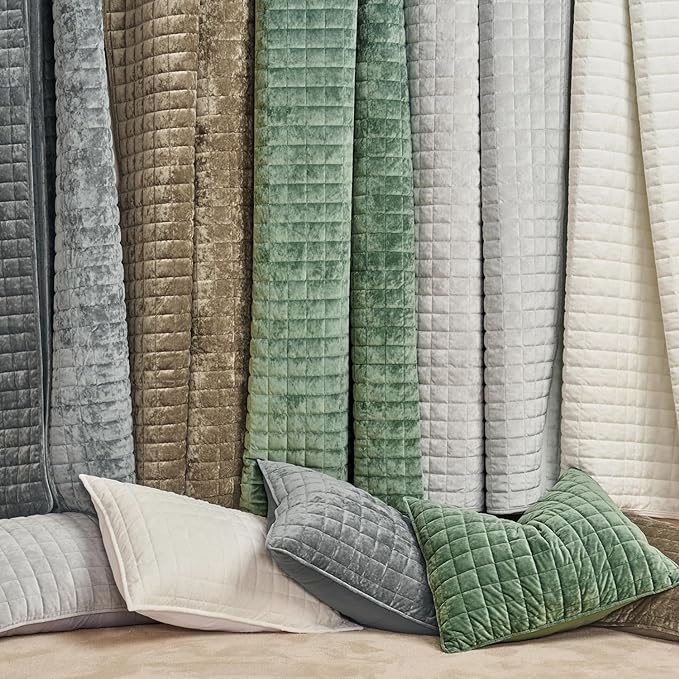 RECYCO Luxury Velvet Quilt Set King Size Bedding Sets, Ultra Soft Velvet Comforter Set, Lightweight Channel Box Stitch Oversized Bedspread Coverlet for All Season, with 2 Shams, Charcoal Gray